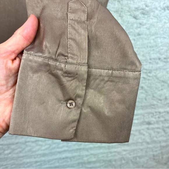 VERY J Unique Collared Shimmery Blouse Shoulder Buttons Large Funnel Neck - Picture 9 of 15